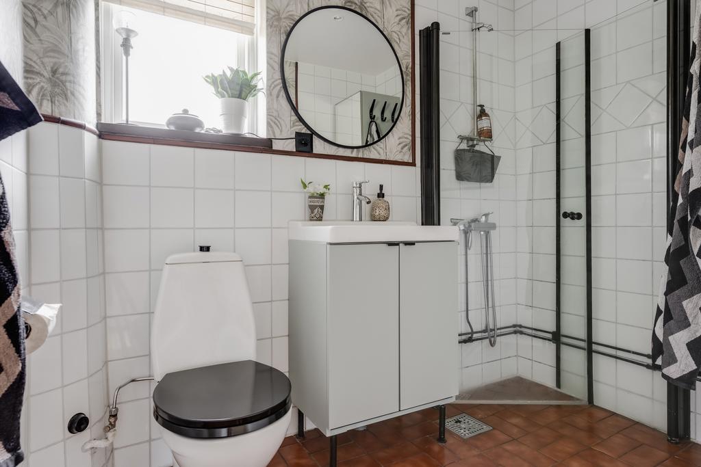 Badrummet som ni finner på entréplan 