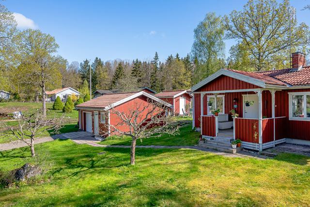 Hus och garage/gästhus
