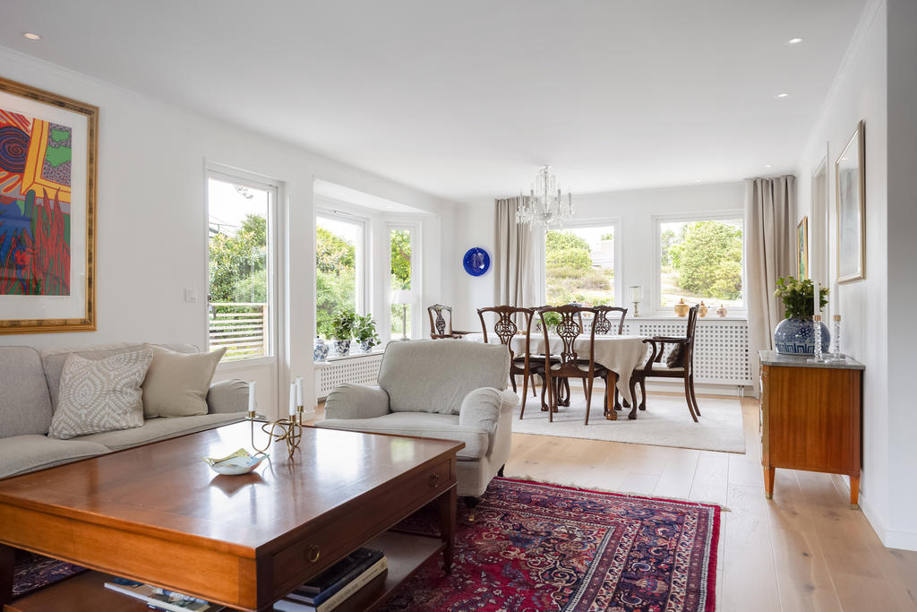 Flera fönster släpper in ljus