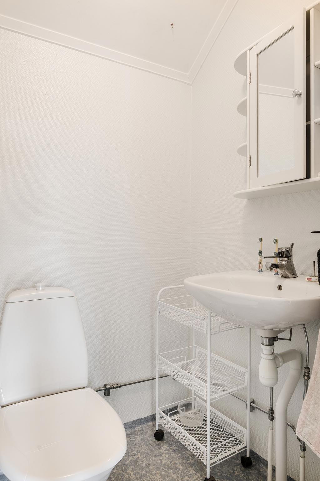 Toalett lgh 2 vindsvåning