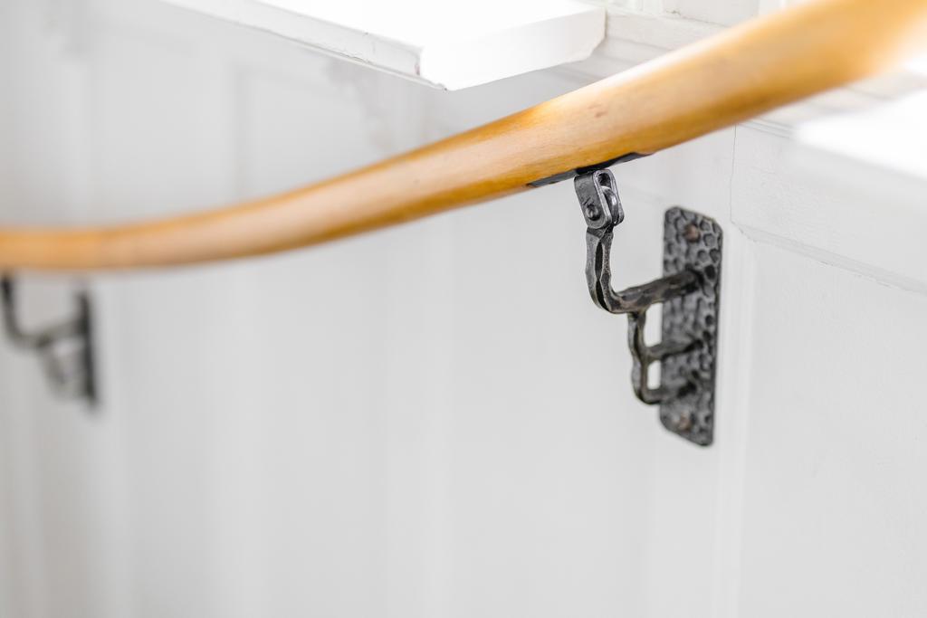 Vackra detaljer i fästet av räcket
