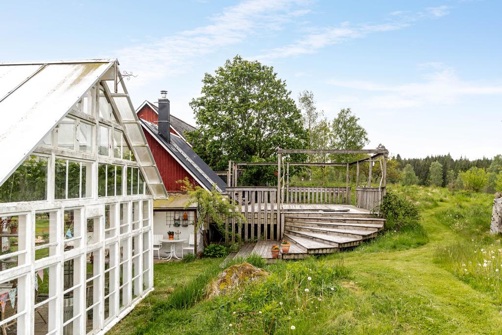 Trappan upp till poolen.