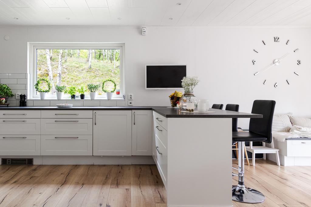 Stort fönster mot naturen.