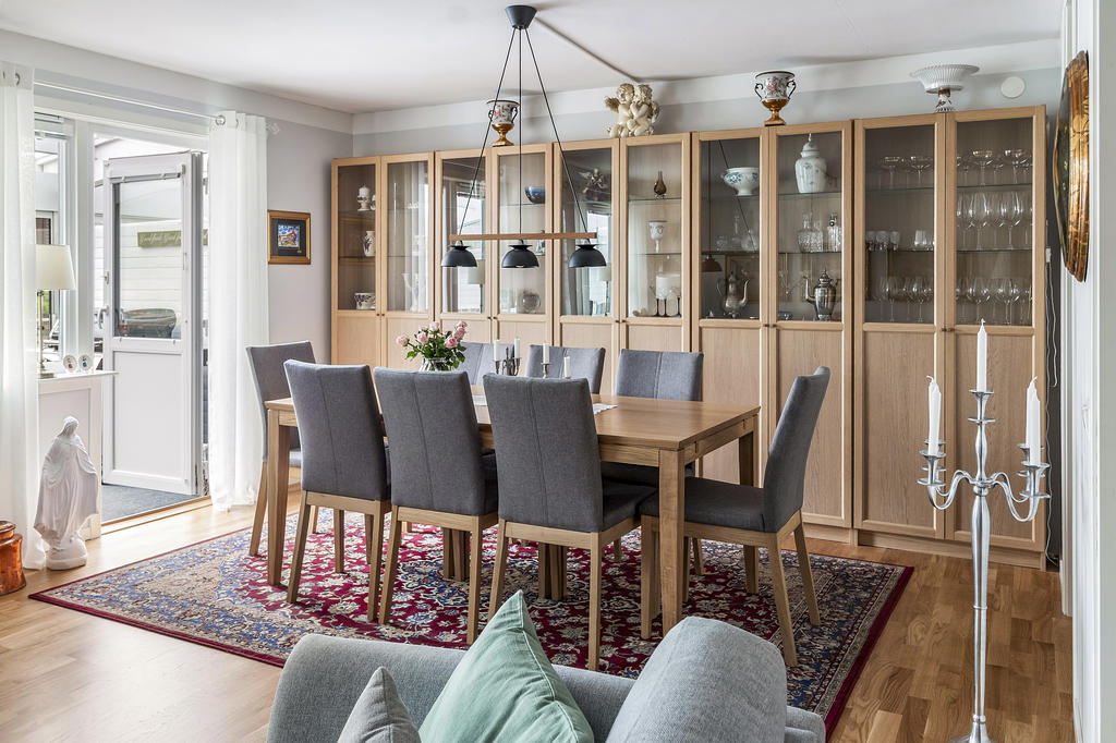 Vardagsrum med matplats