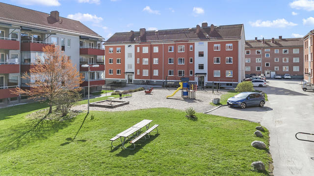 Entrésida mot innergården 