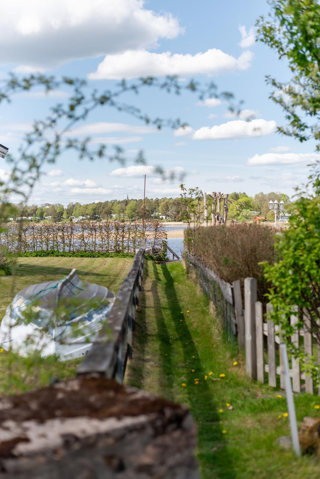 Stigen till brygga och bad