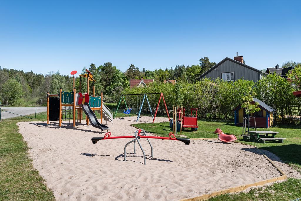 Butbros lekpark, del i samfälligheten