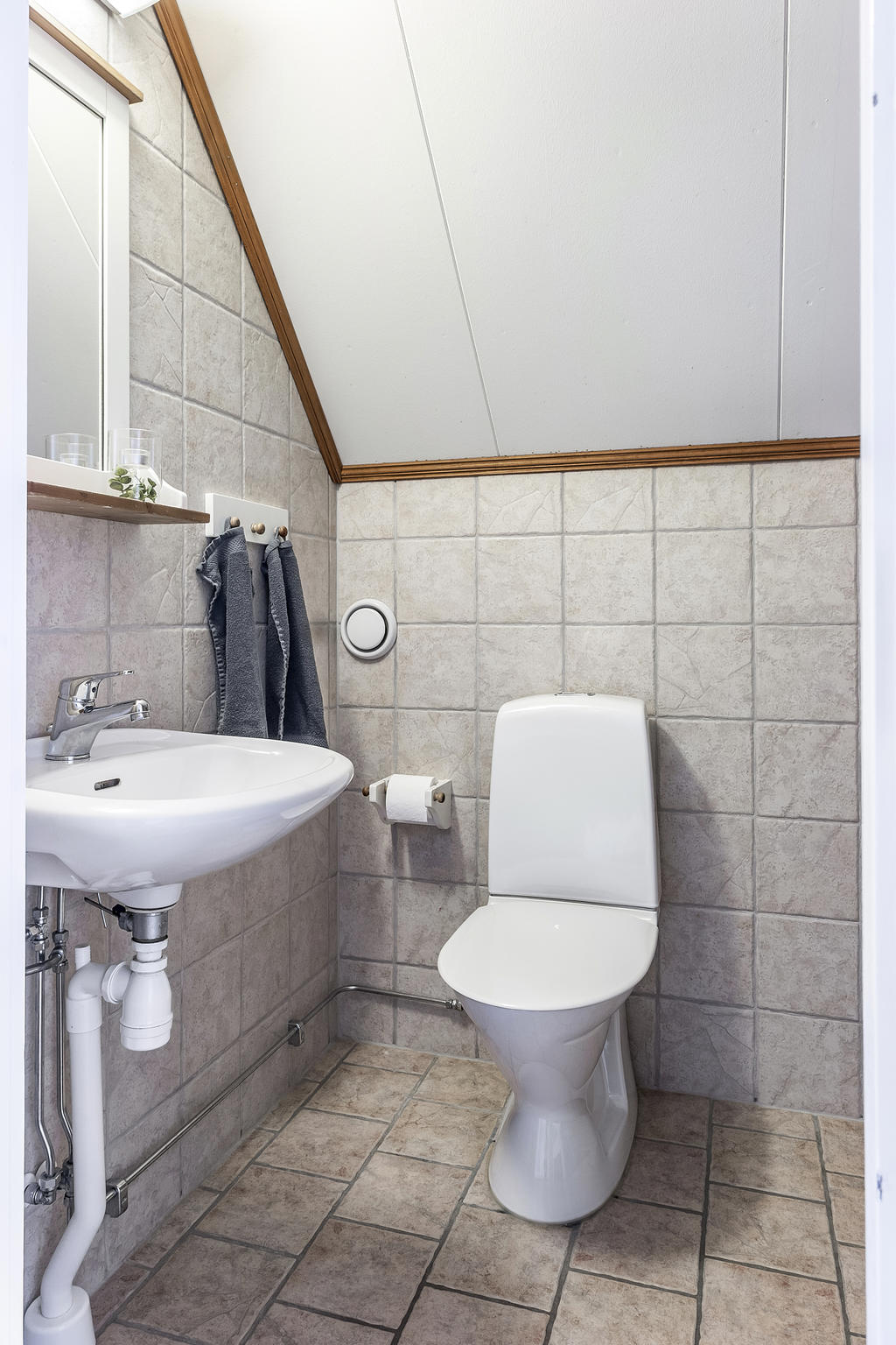 Helkaklat badrum övre plan