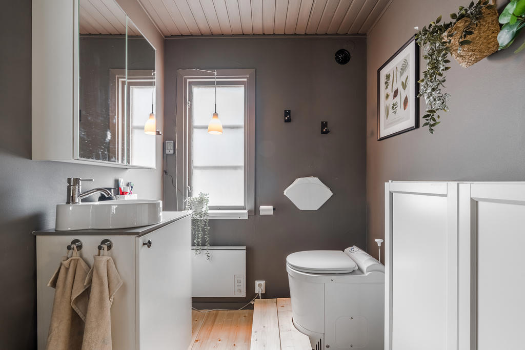 WC med förbränningstoalett 