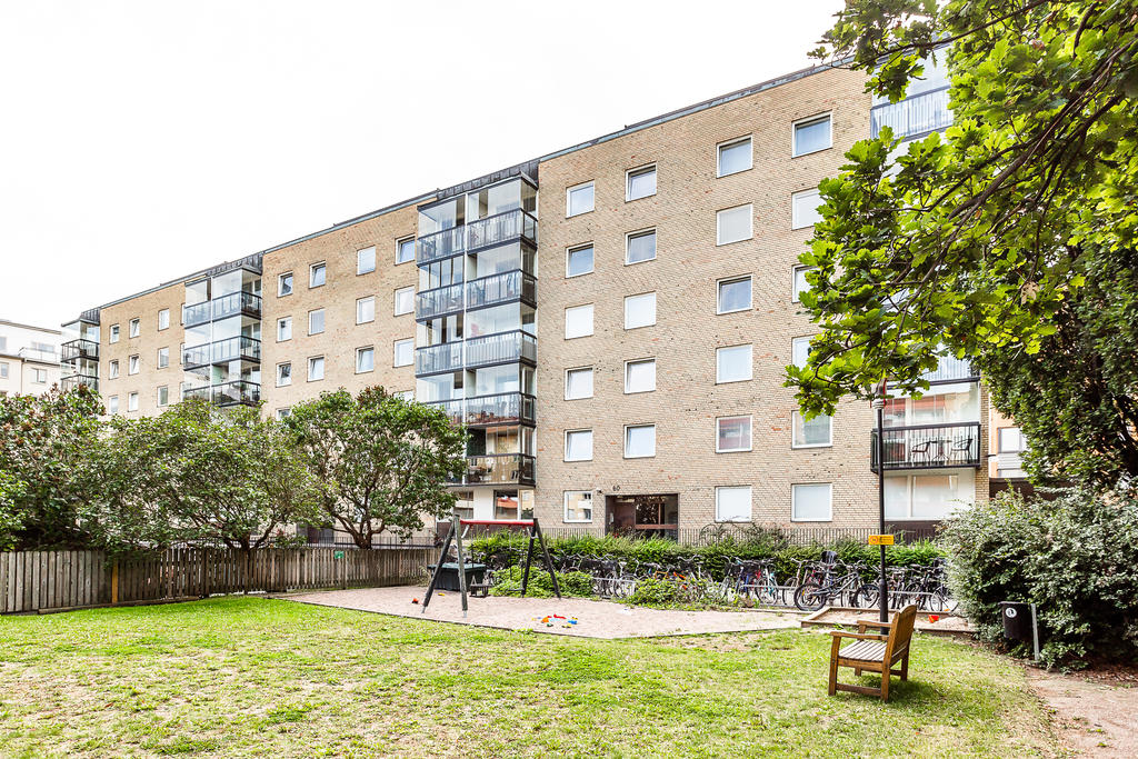 Fasad mot innergård.