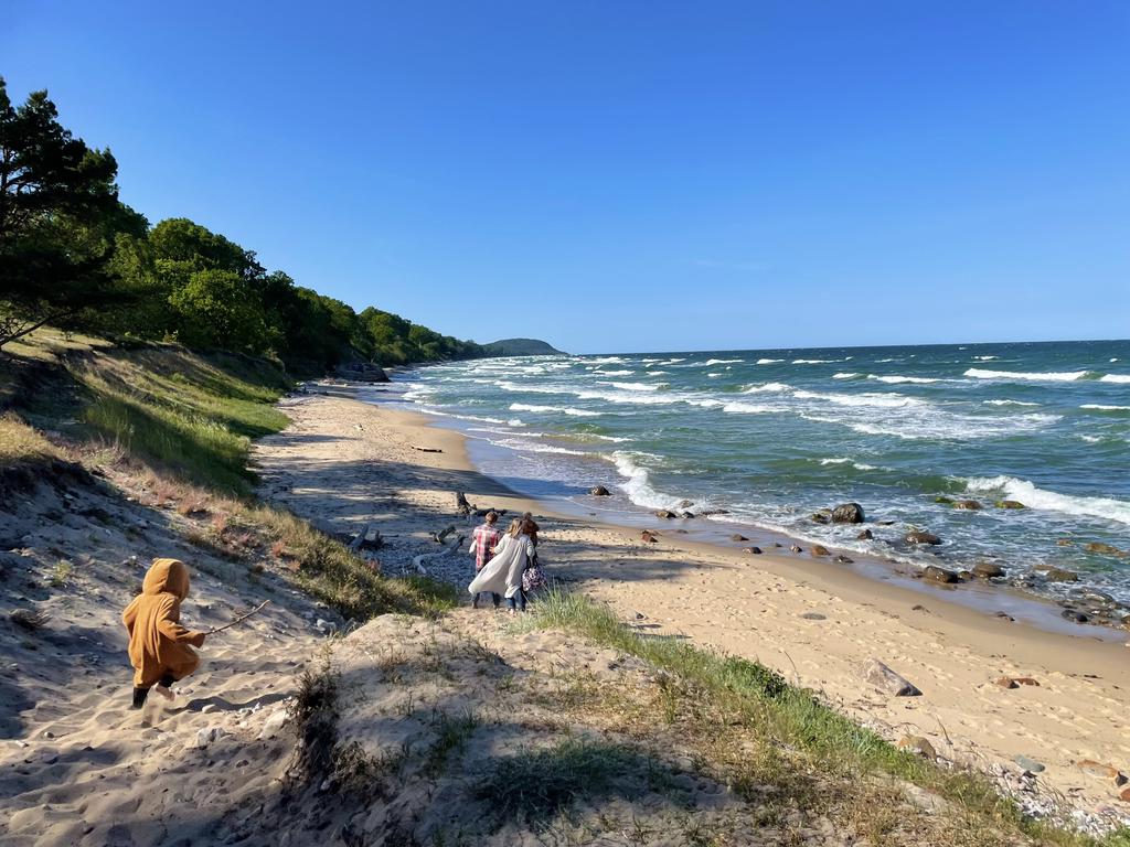 Stranden i Vik som ligger en promenad ifrån andelshuset. Ständigt föränderligt beroende på väder och vind, men alltid vackert! 