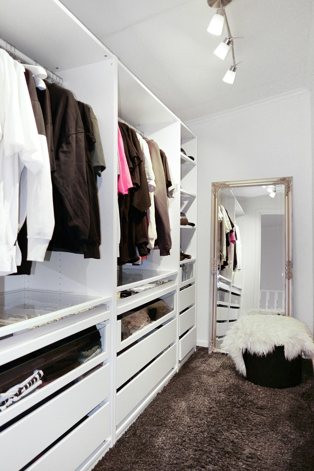 Walk in closet 