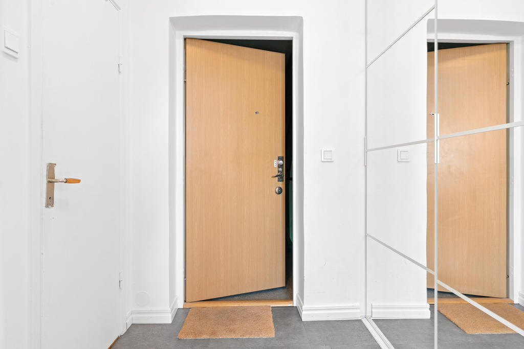 Hall med skjutgarderober