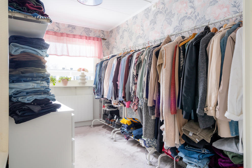 Sovrum 3 (används som walk-in closet idag)