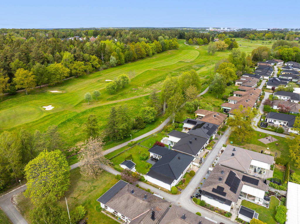 Granne med Viksjö Golf