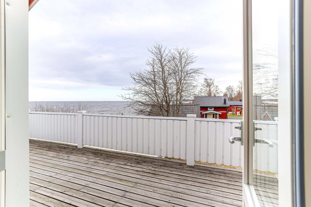 Generös balkong med vy
