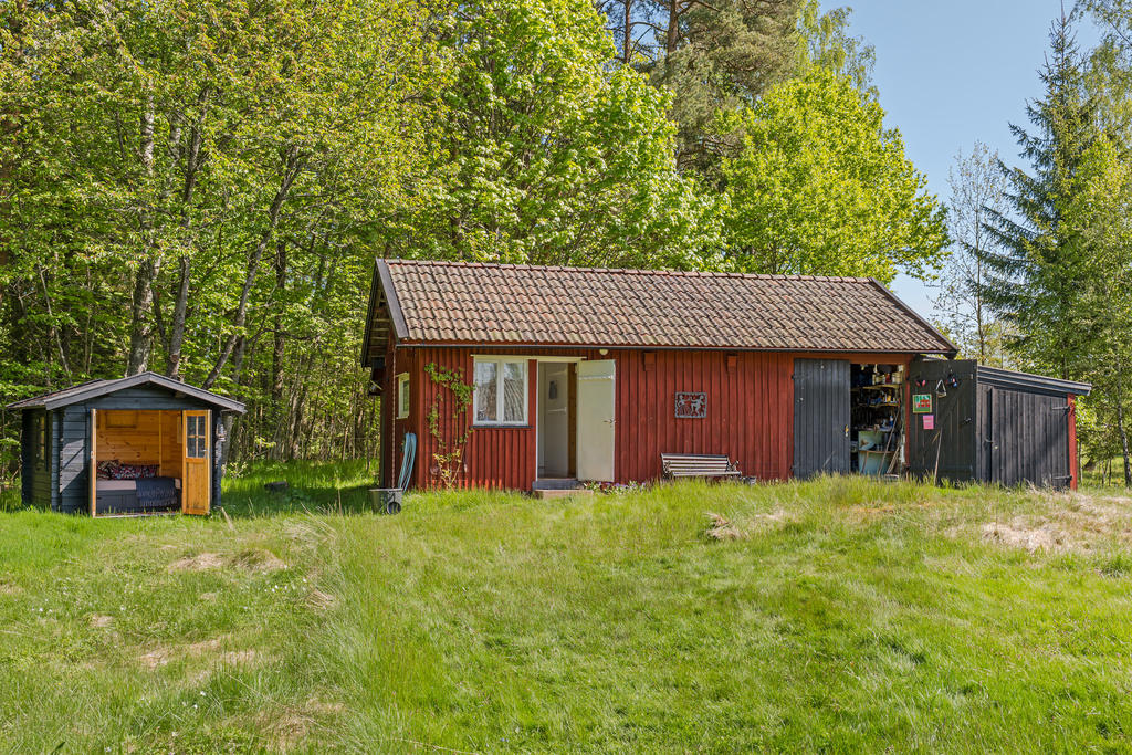 Gäststugan och ladan