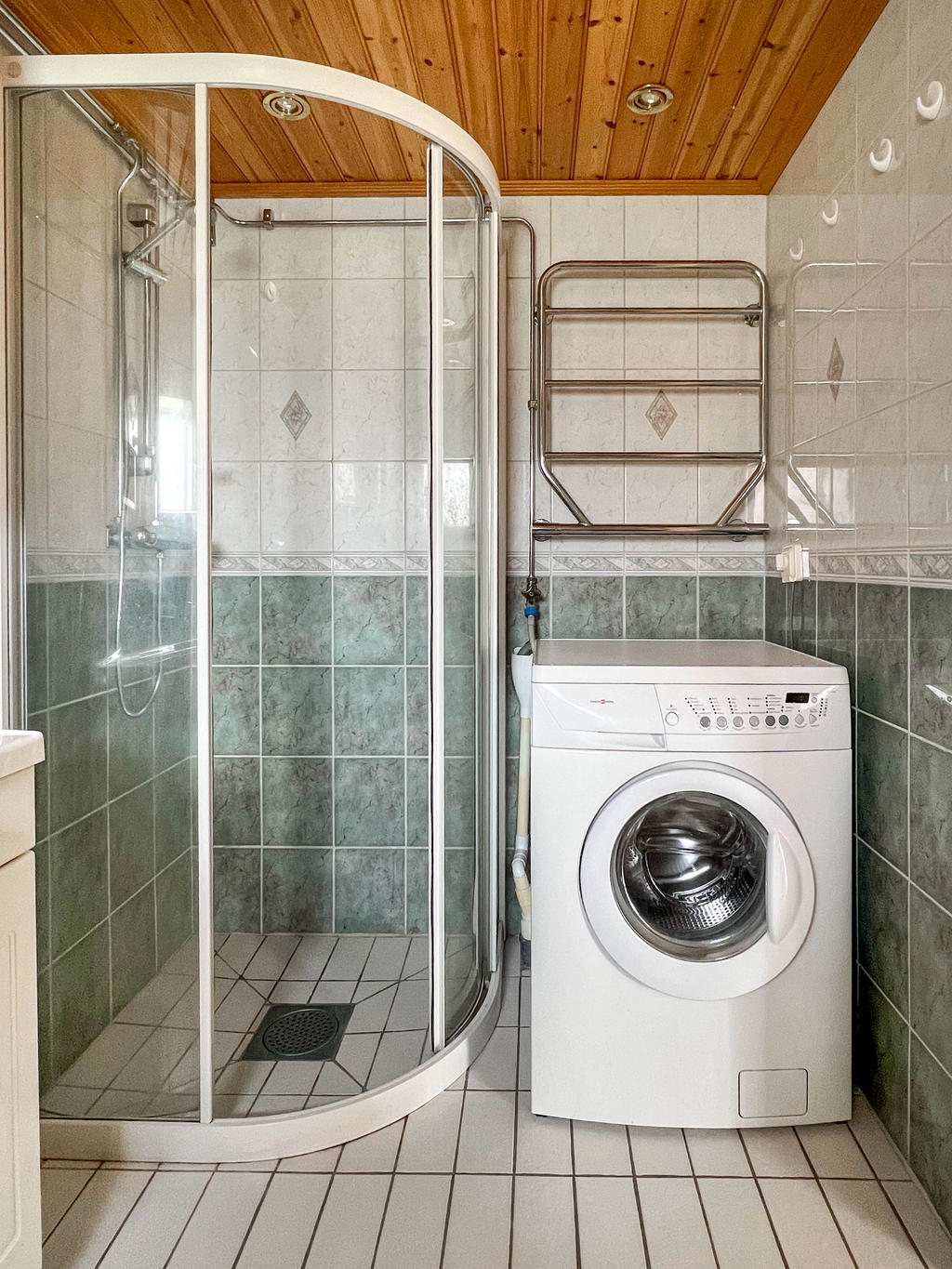 Plats för tvättmaskin i duschrummet