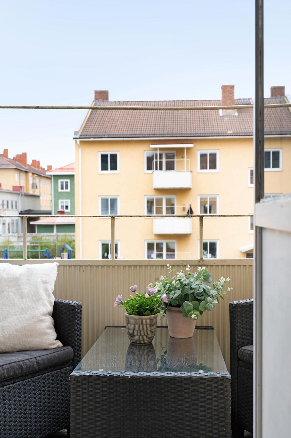 Balkongen vetter mot innergården