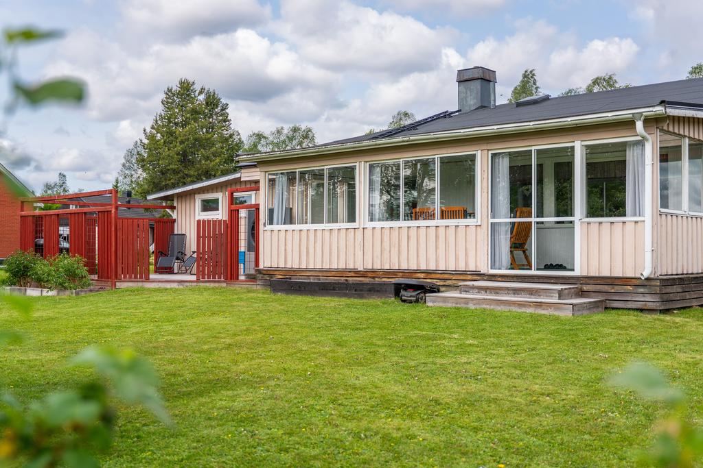 Inglasad veranda och uteplats