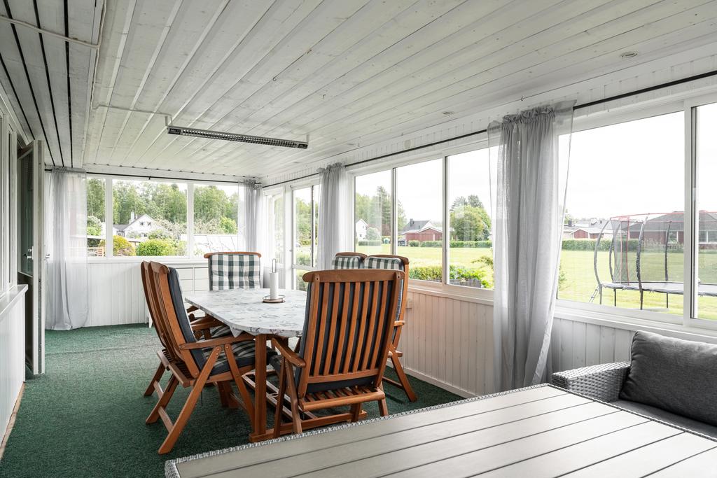 Inglasade verandan intill köket