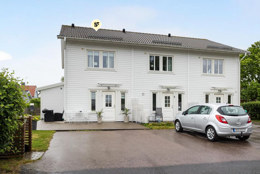 Praktiskt med parkering precis vid entrén