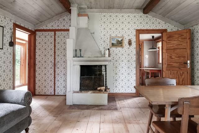 Huvudbyggnad - Vardagsrum/Storstuga med öppen spis