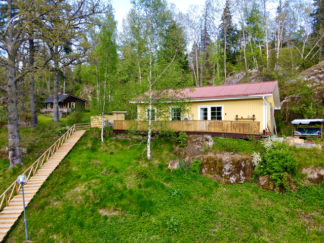 Naturskönt beläget på lugn återvändsgata.