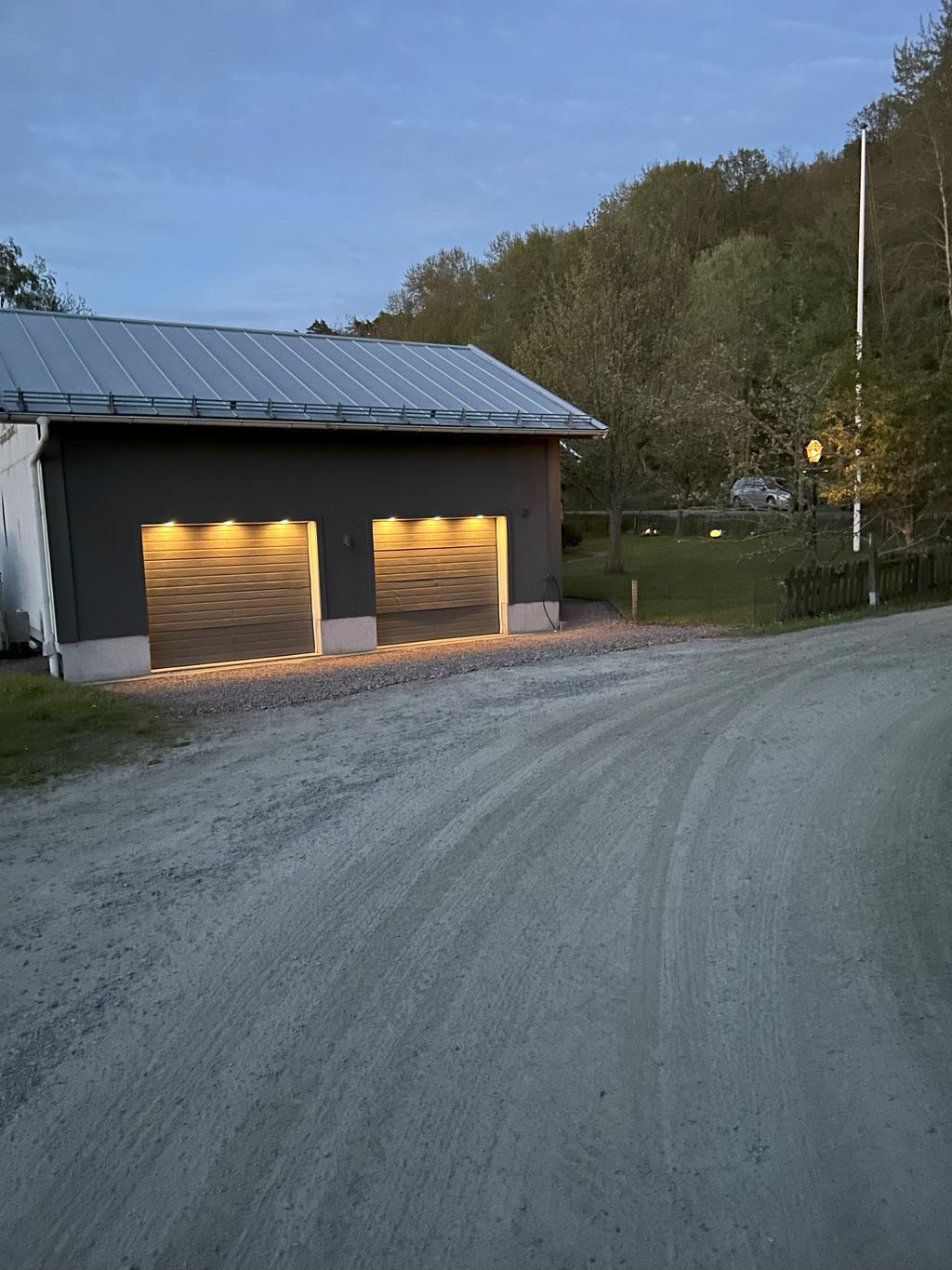Dubbelgarage med belysning

Säljarens egen bild