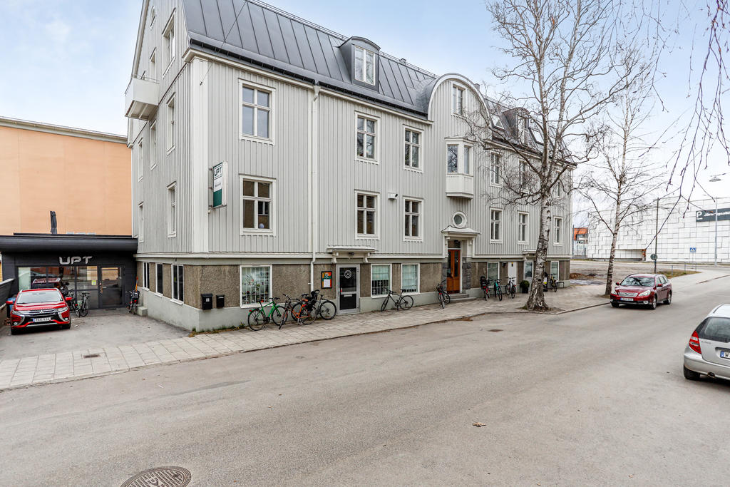 Parkeringshus över gatan