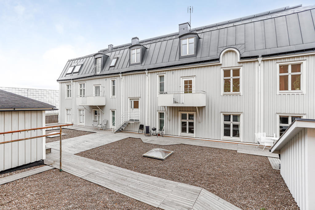 Snygg baksida och innergård