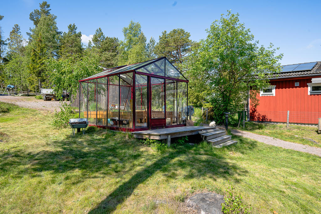 Växthuset - el och vatten finns indraget