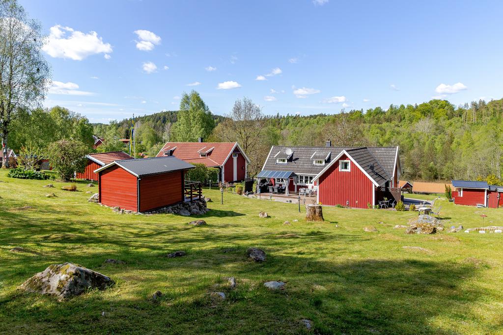 Runt omkring huset är det fantastiska miljöer med skogen på nära håll