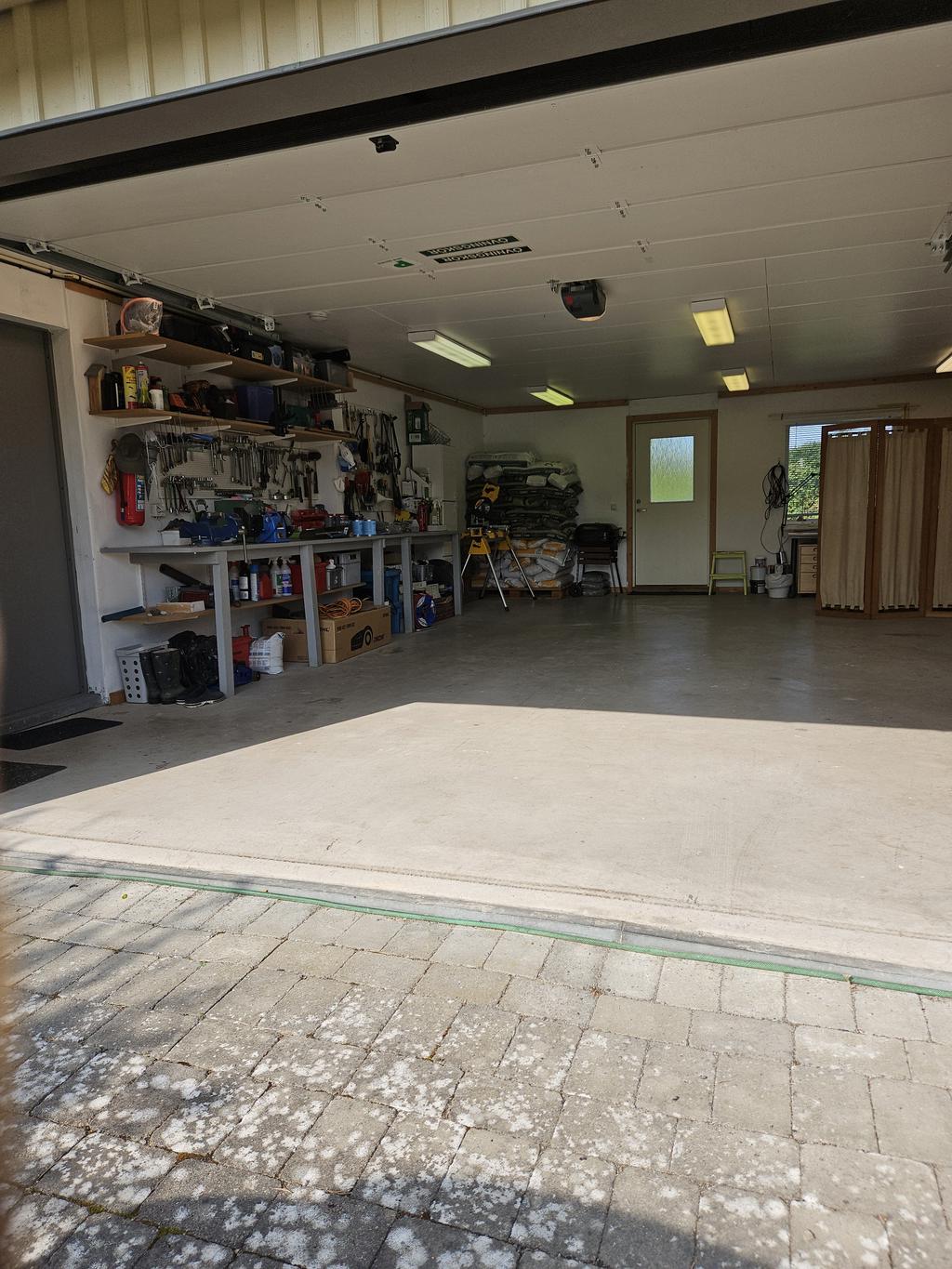 Säljarens egna bilder på garaget