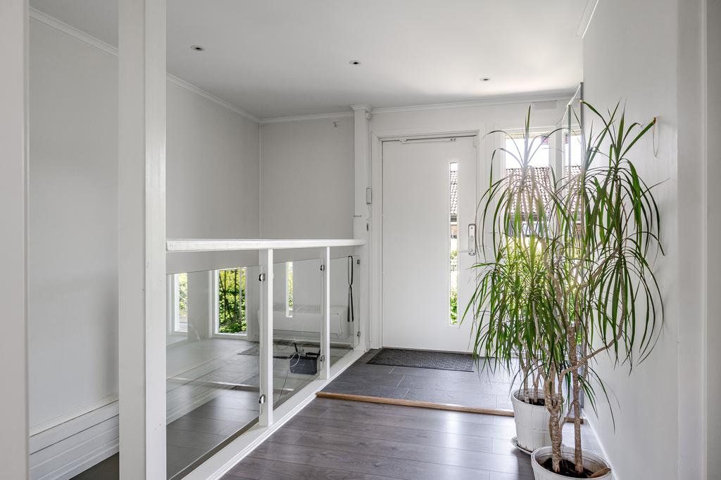 Hall , välkommen in