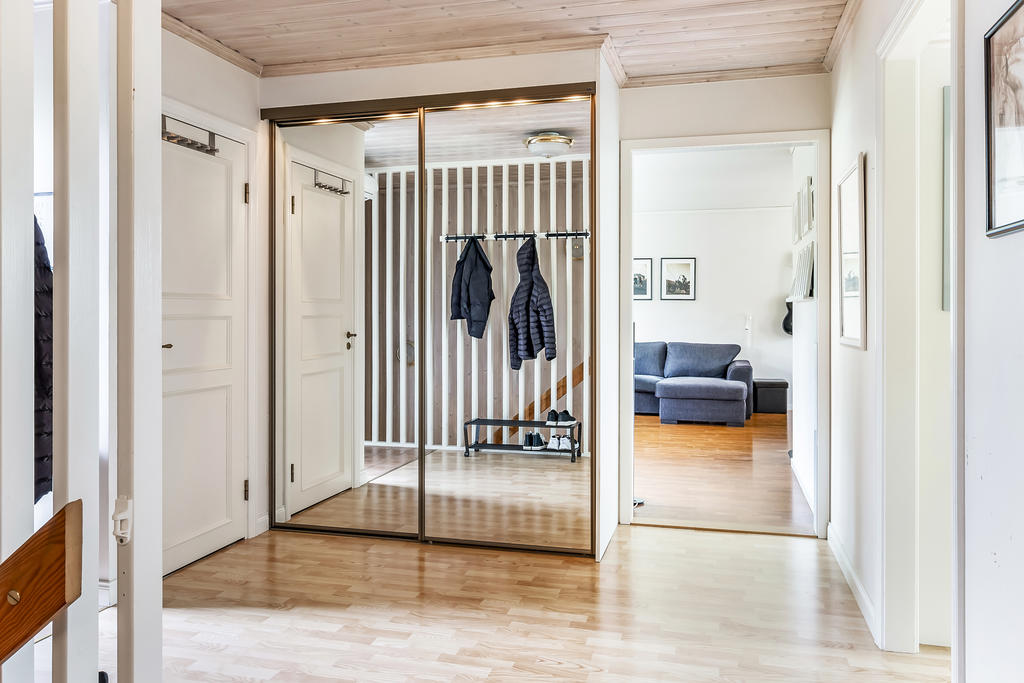Hall mot vardagsrum