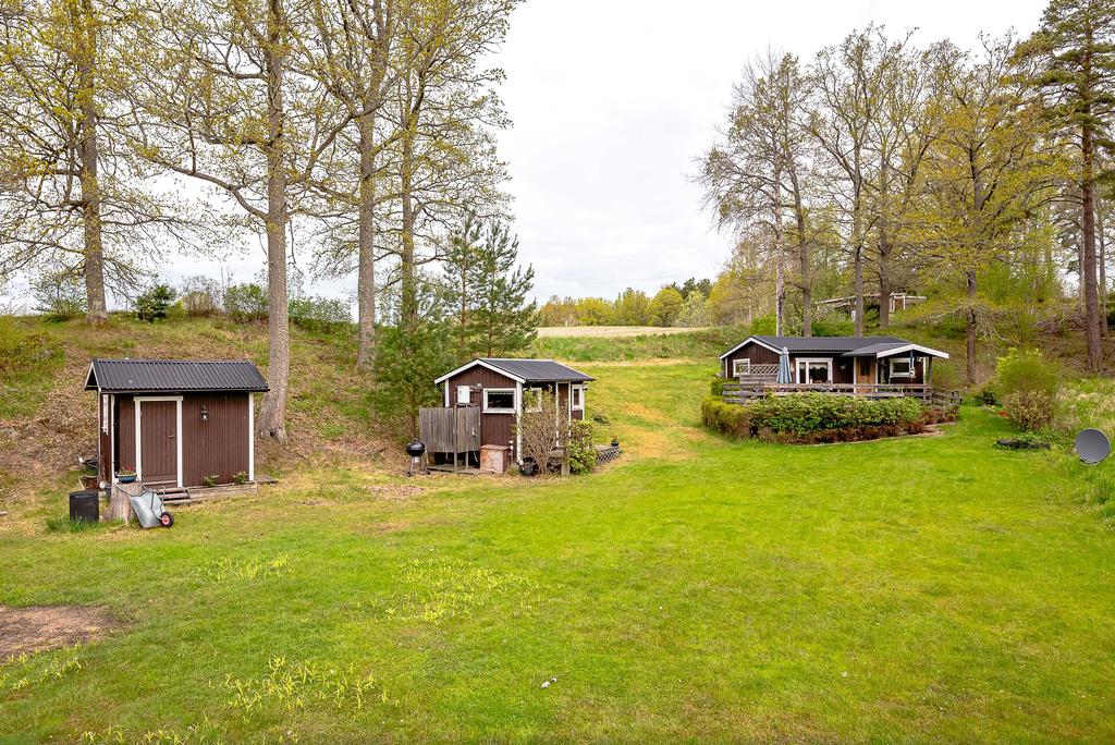 Toahus, gäststuga och huvudhus