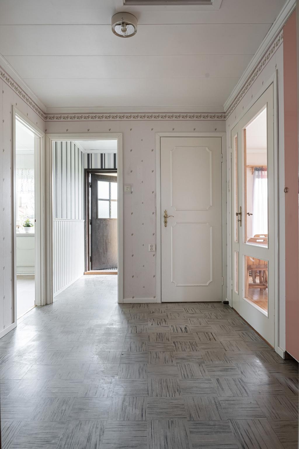 Inte hall mot entréhall