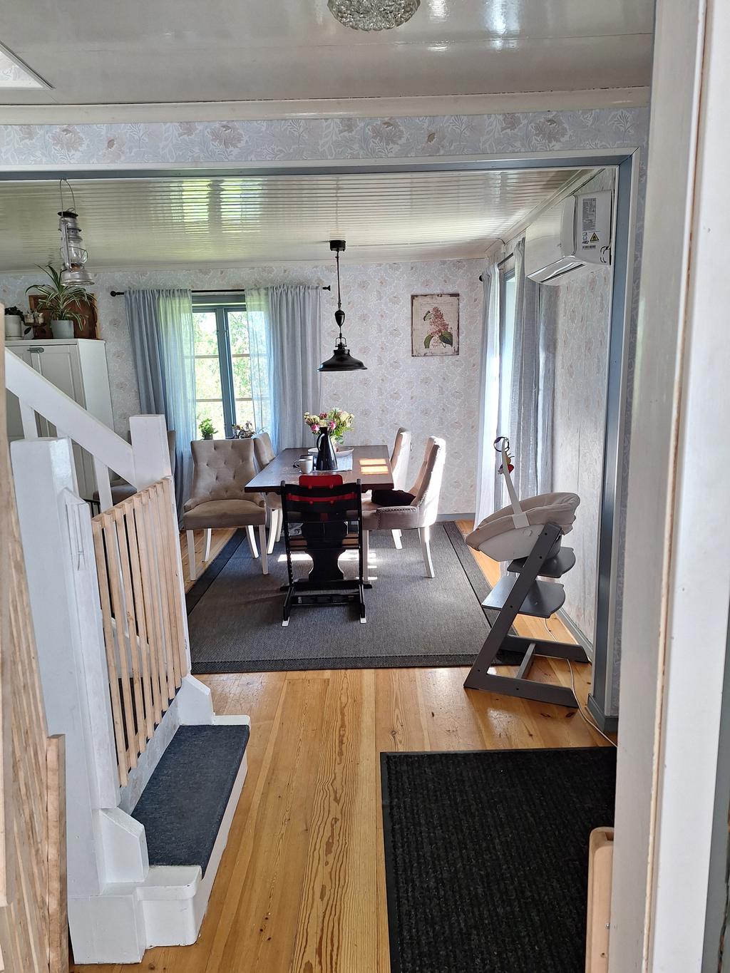 Matplats från hallen