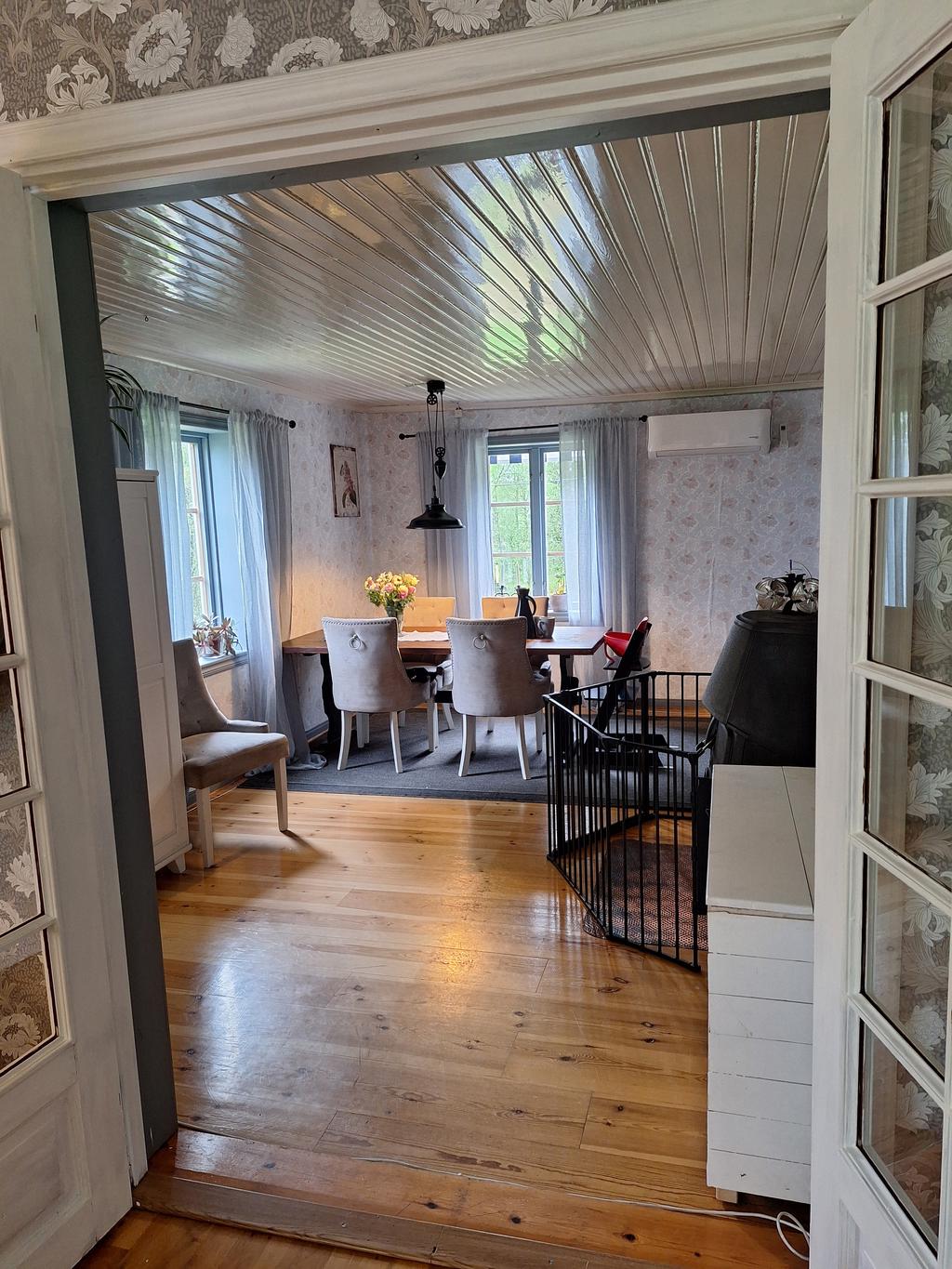 Matplats från allrum