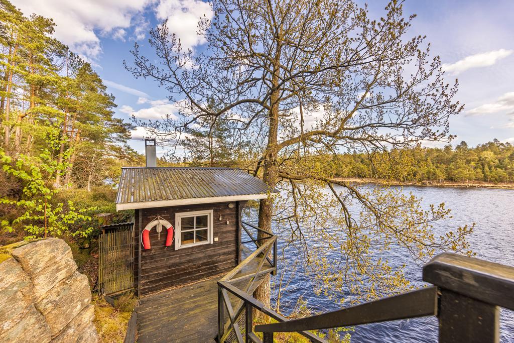 Trappa ner till bastuhuset