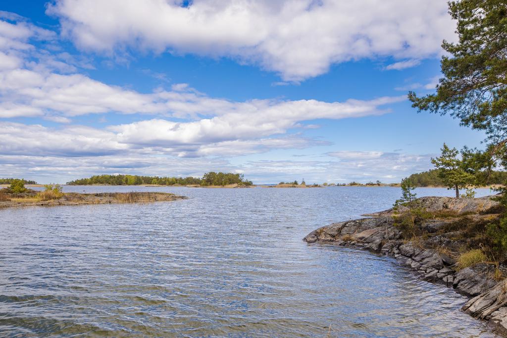 Här anländer vi mot bryggan vid fastigheten
