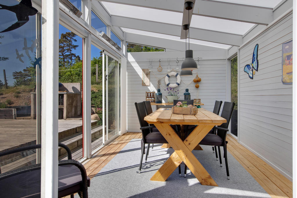 Oavsett om det är kräftskiva, grillkväll eller bara en avslappnad drink med vänner är detta platsen att samlas på efter en lång dag i solen