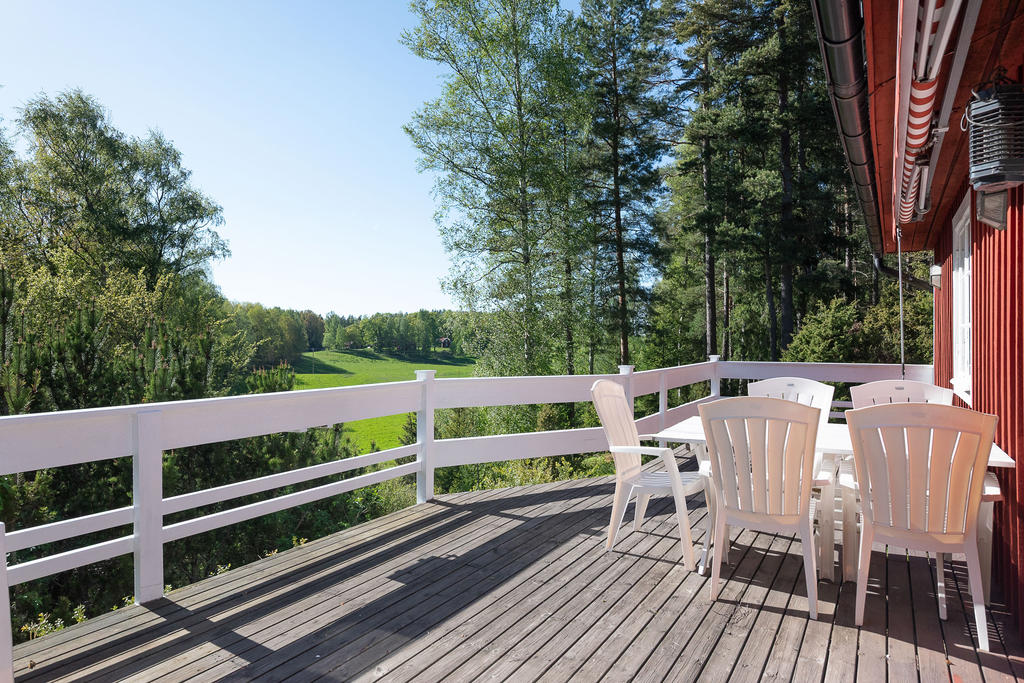 Stor uteplats - bedårande vy över landskapet!