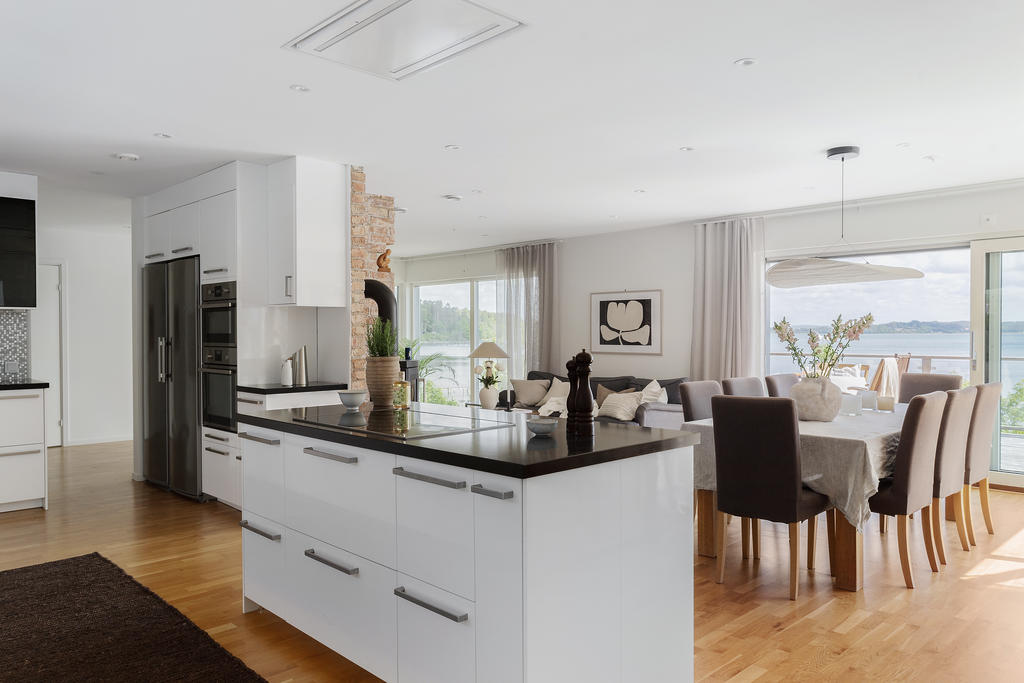 Kök med stor köksö 