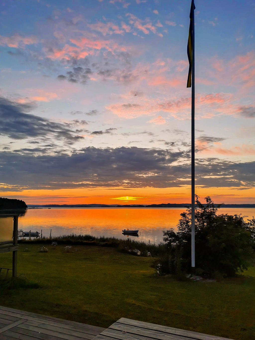 Säljarens egna bild - en tidig sommarmorgon