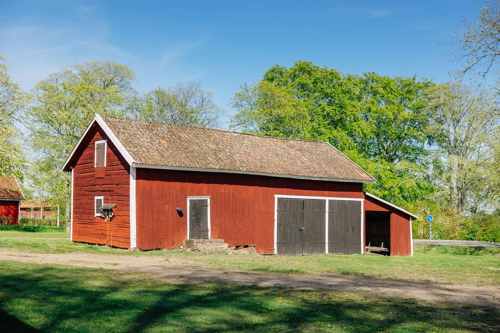 Garagebyggnad med förvaring
