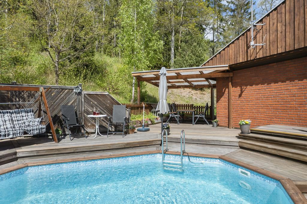 Pool i skyddat söderläge