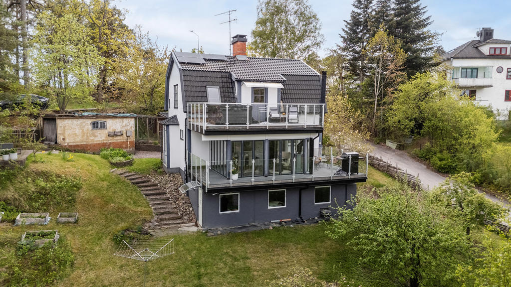 Garage i källarplan