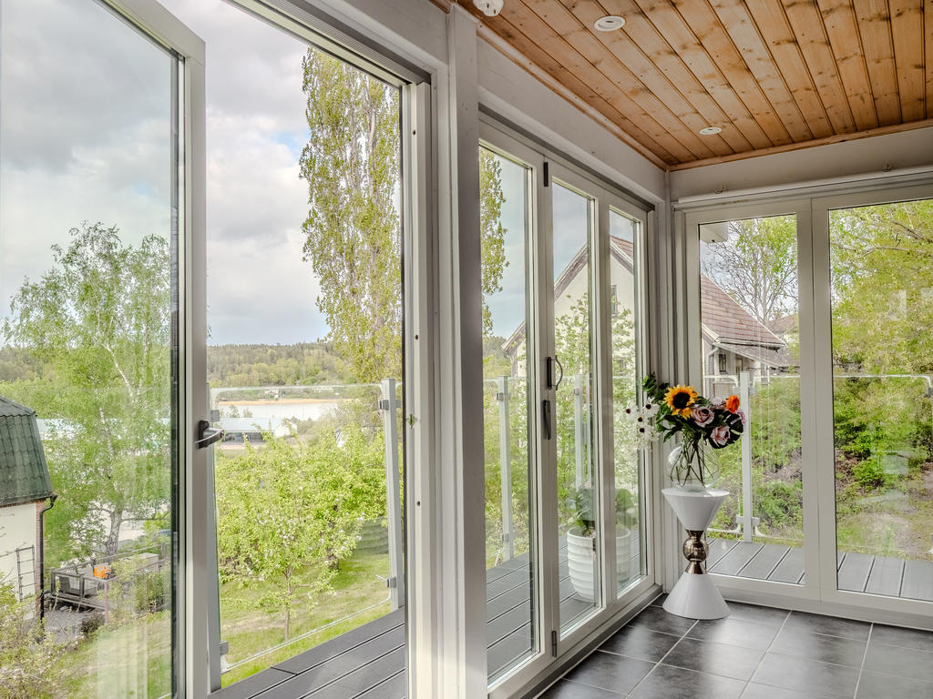 Stora glaspartier mot vattnet